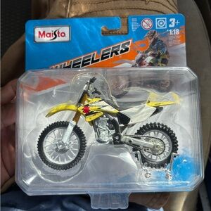 Maisto Suzuki 250 Diecast Dirt bike